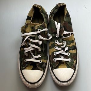 Converse low top camo size 7 womens/5 mens